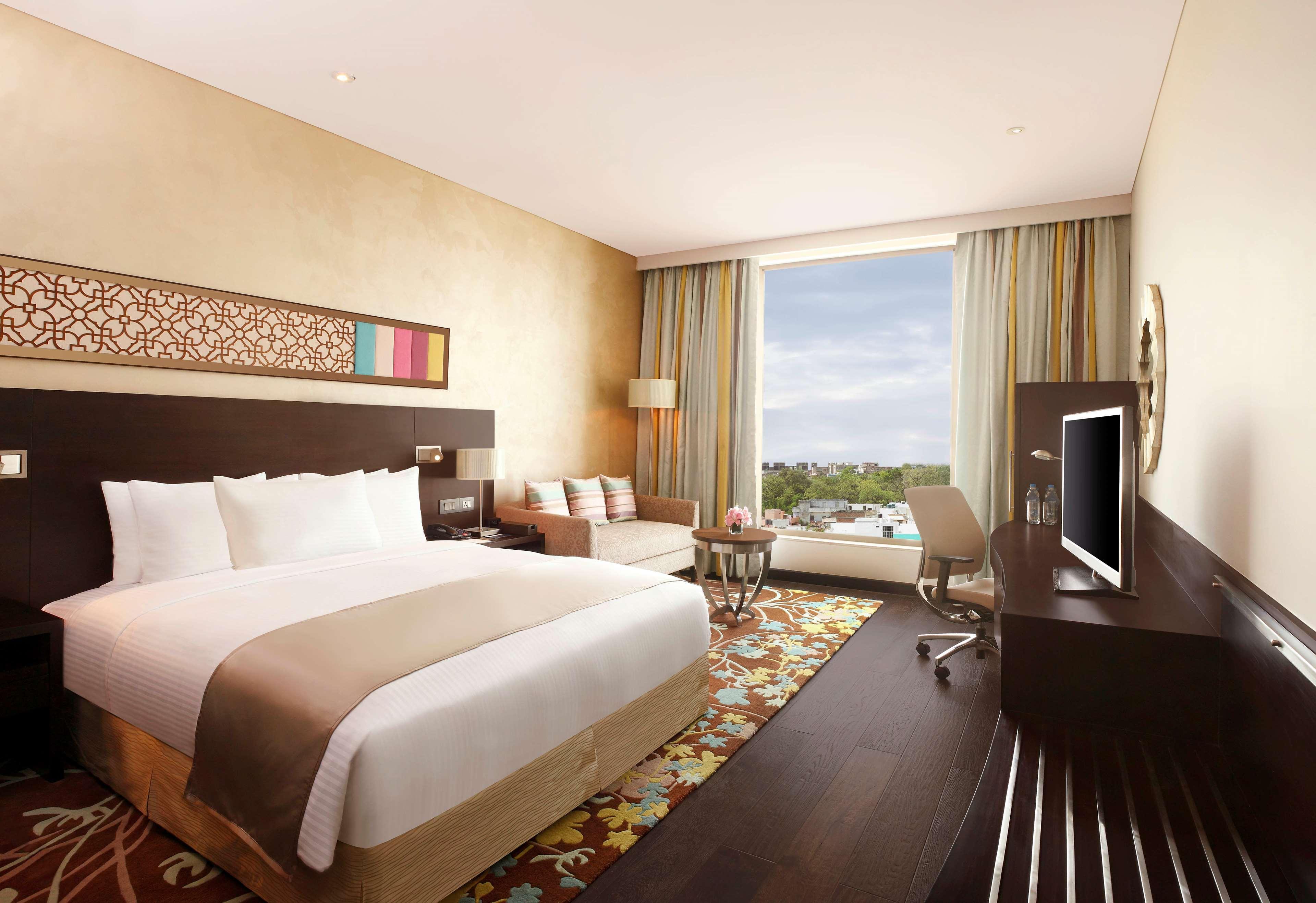 Hilton Jaipur Hotel Buitenkant foto Deluxe Room