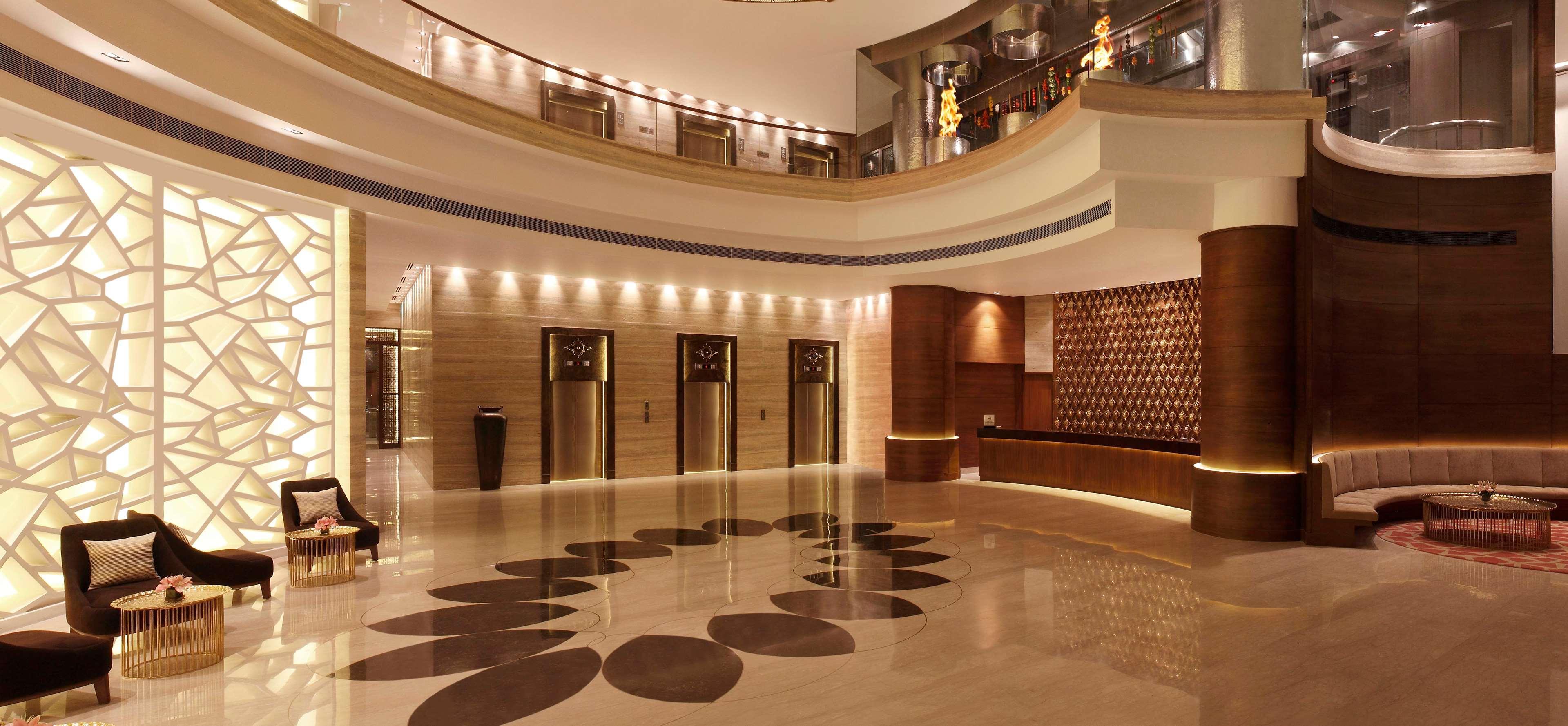 Hilton Jaipur Hotel Buitenkant foto The lobby of the Taj Bengal