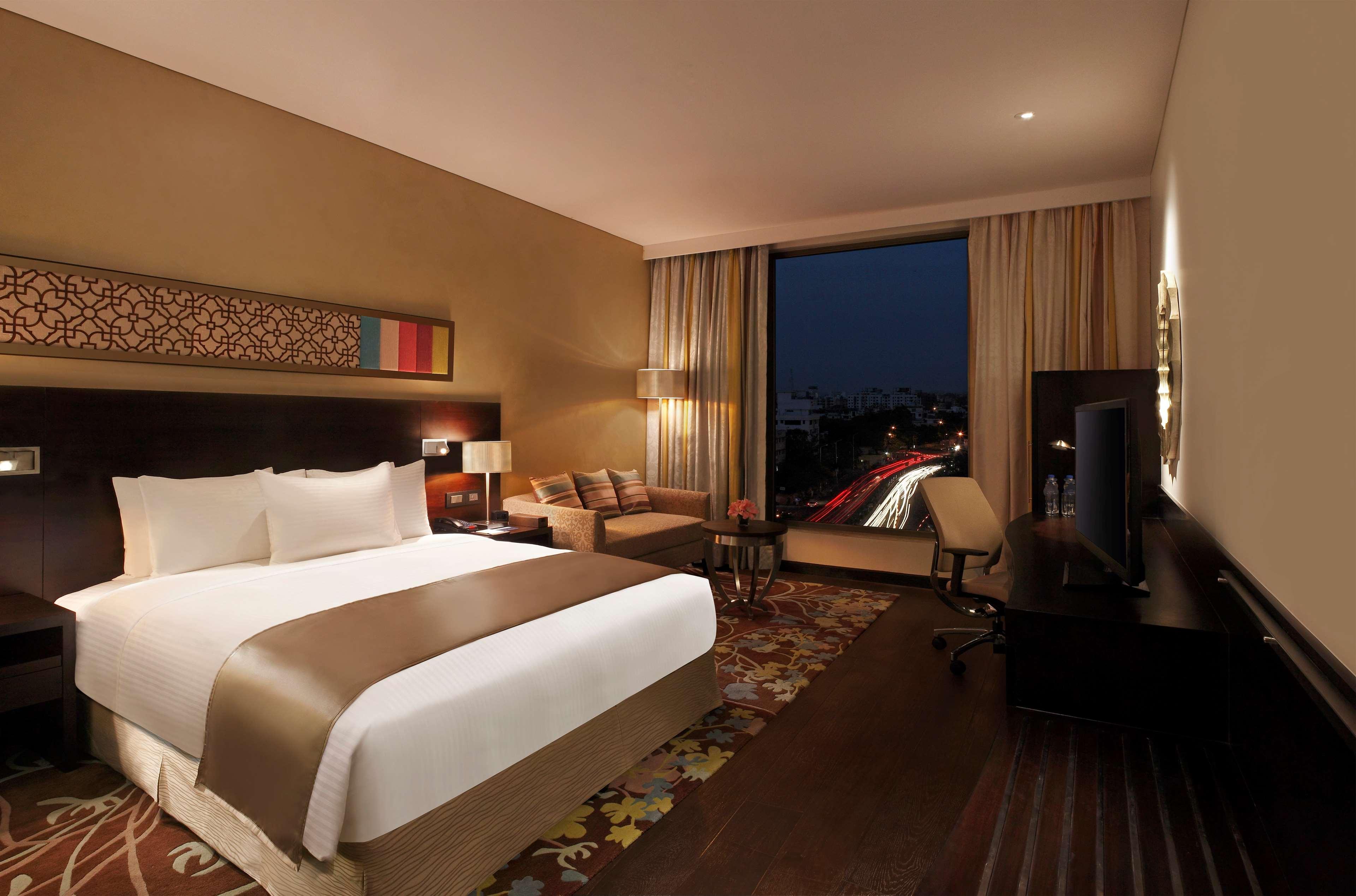 Hilton Jaipur Hotel Buitenkant foto Deluxe Room