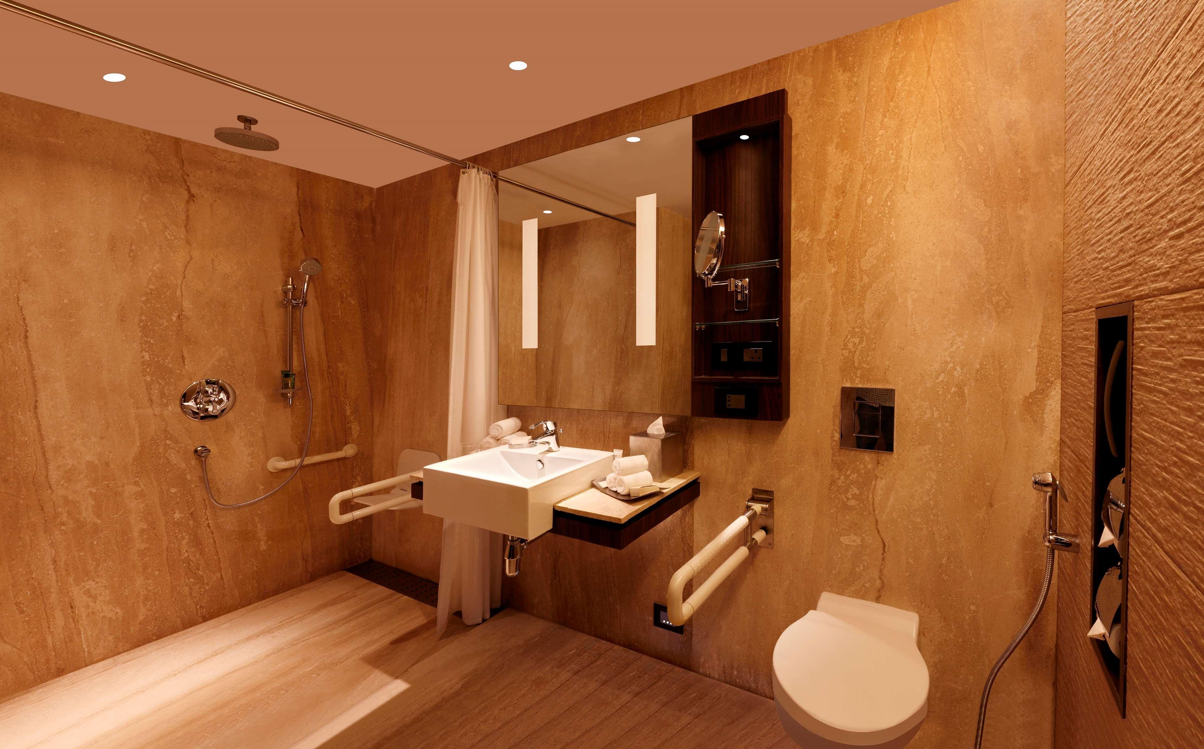 Hilton Jaipur Hotel Buitenkant foto A wet room