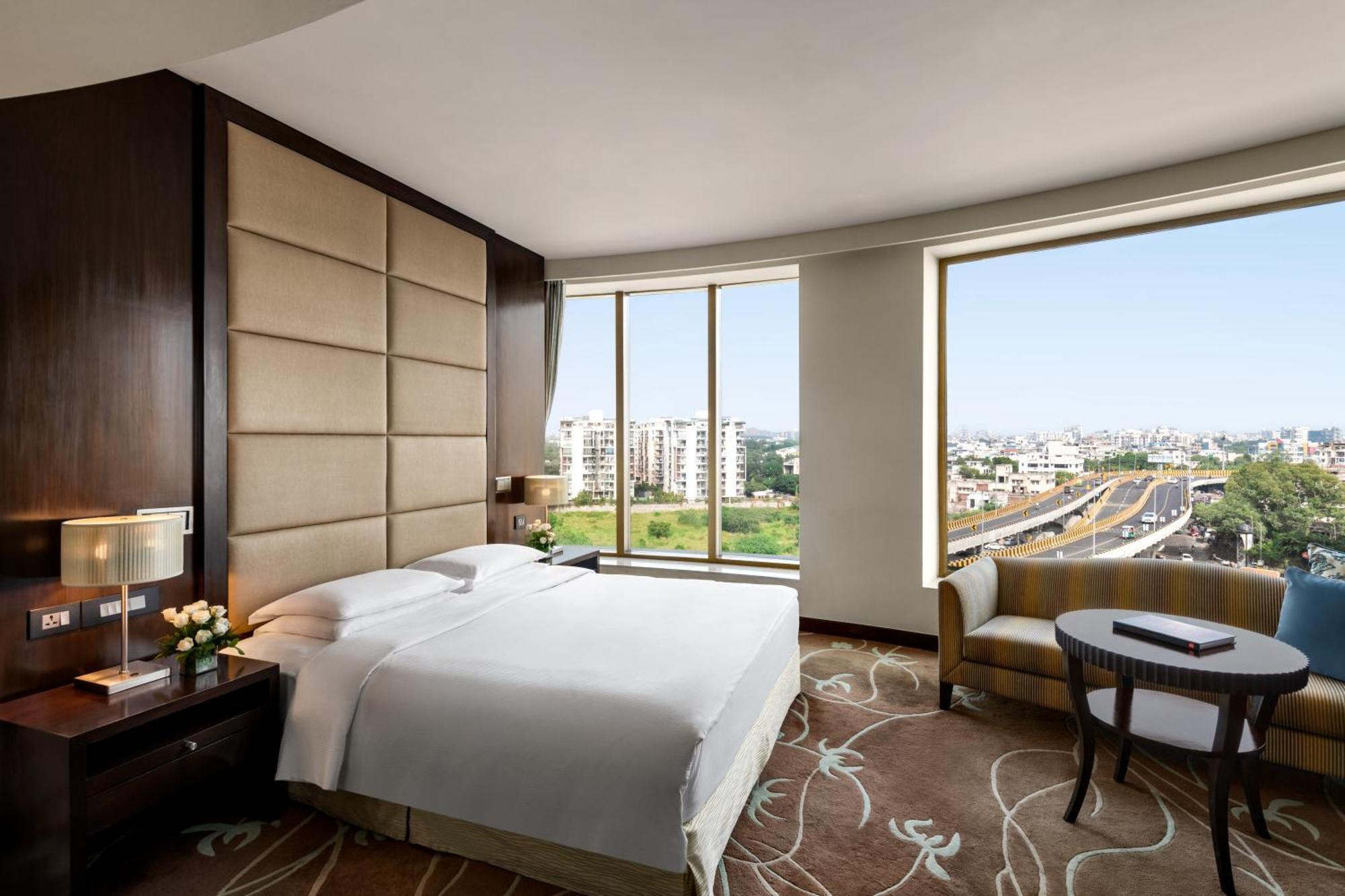 Hilton Jaipur Hotel Buitenkant foto