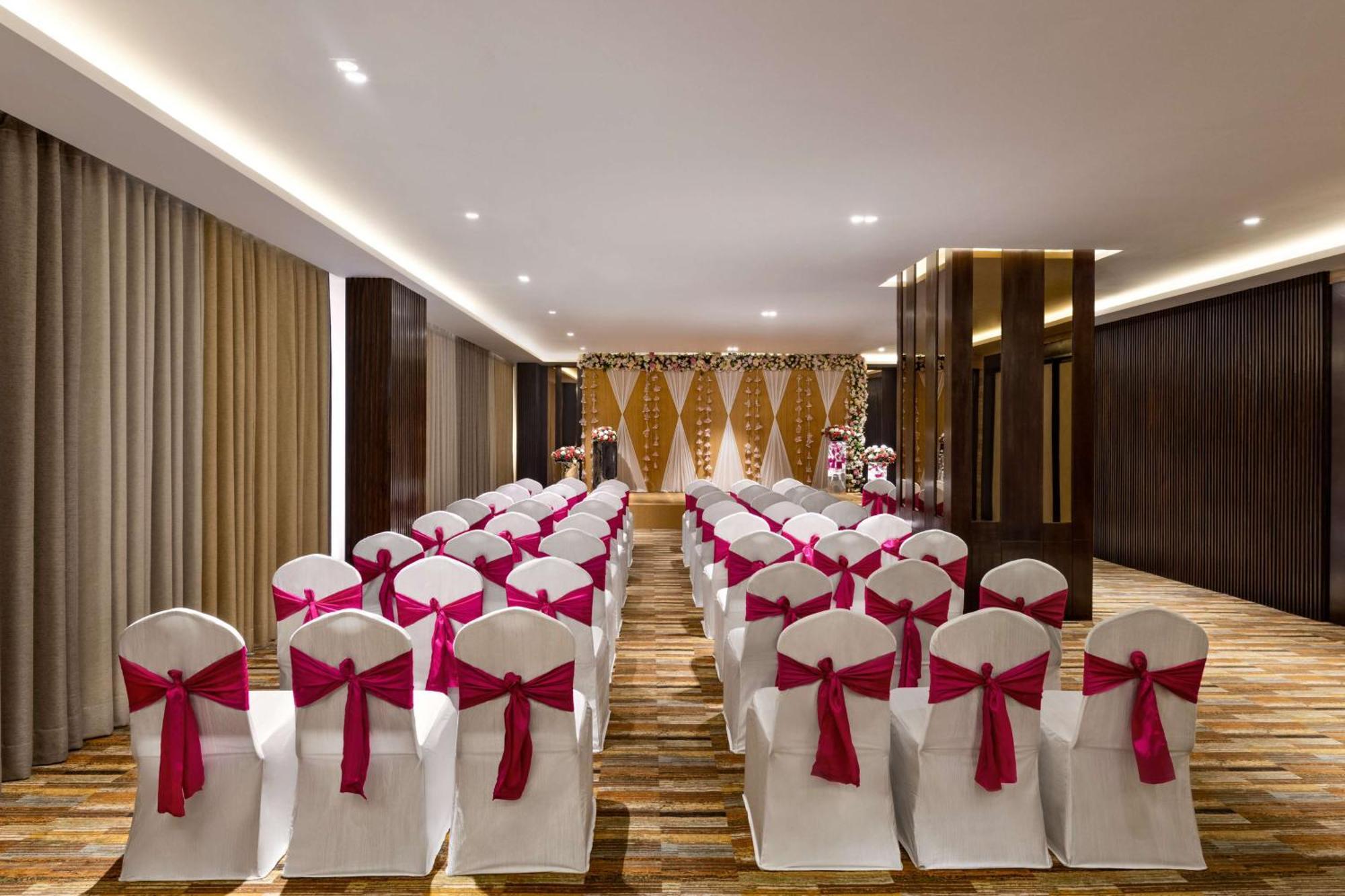 Hilton Jaipur Hotel Buitenkant foto Banquet Hall
