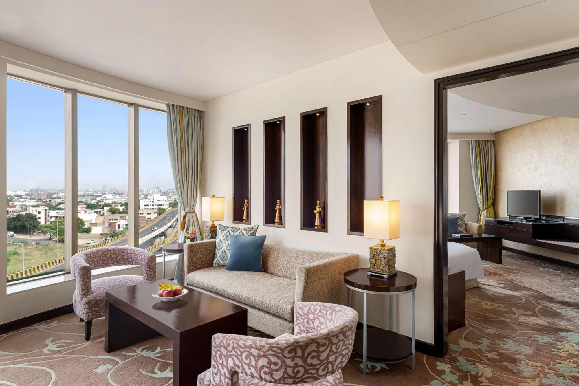 Hilton Jaipur Hotel Buitenkant foto Suite at the hotel