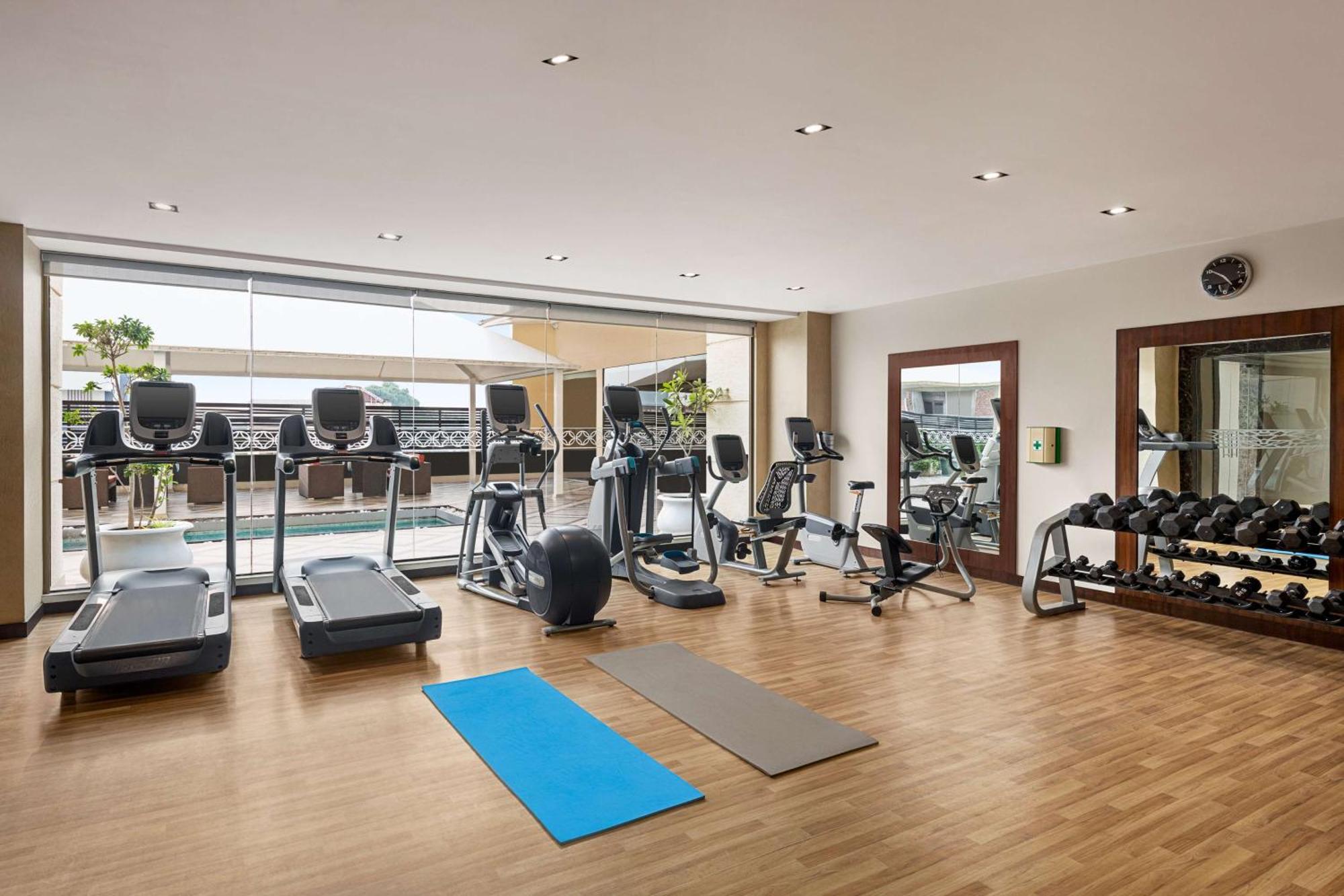 Hilton Jaipur Hotel Buitenkant foto The gym at the hotel