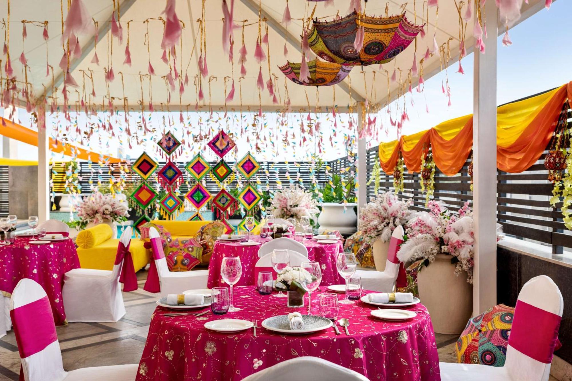 Hilton Jaipur Hotel Buitenkant foto The Terrace at the Taj Mahal Palace, Mumbai